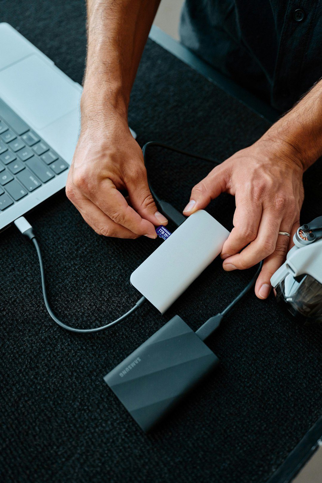 a-man-is-working-on-a-laptop-computer-zerhmpq-kd4